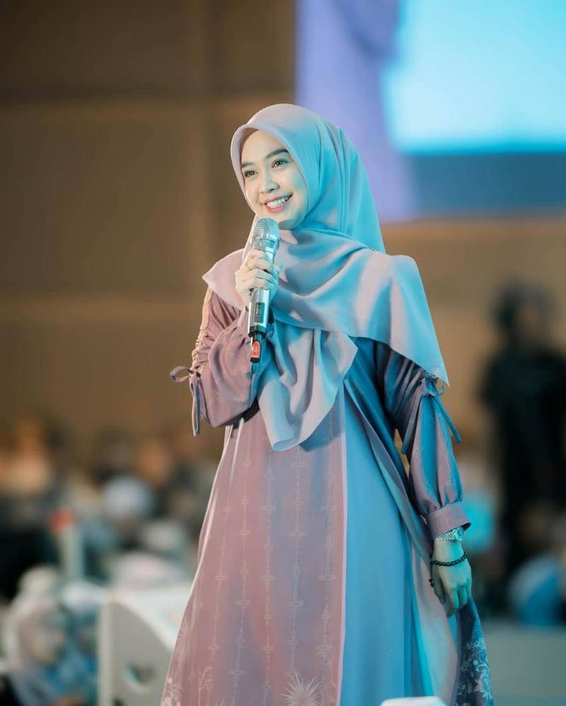 Instagram/riaricis1795